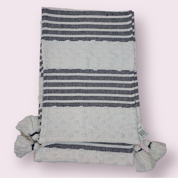 Magaschoni Home White Navy Cotton Blend Runners with Tassels - Picture 2 of 5